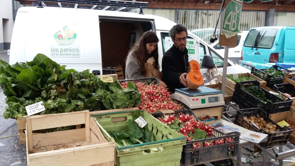 Maraîcher ayant accueilli du test chez lui, au marché